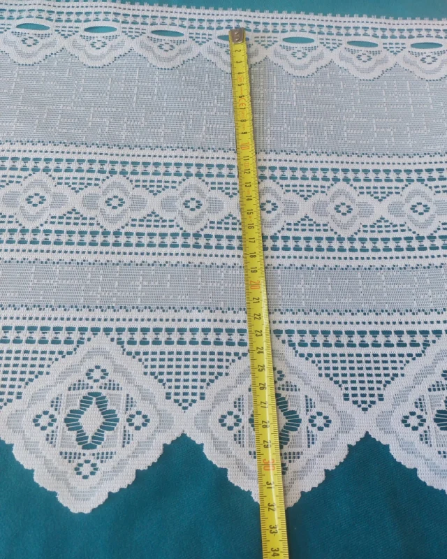 Biała zazdrostka żakardowa z oczkami kwiatek 32 cm