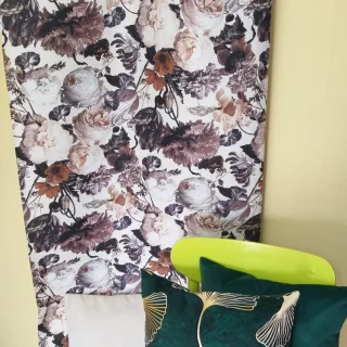 Tkanina zasłonowa w duże kwiaty beżowo-brązowa 154 cm