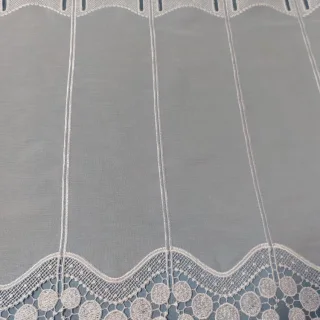 Biała zazdroska z gipiurą 45 cm z oczkami na patyk i falowanym dołem