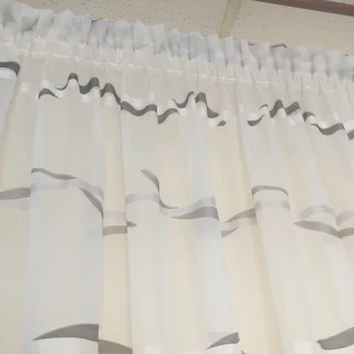 Firanka we wzory z czarną gipiurą wys.150cm
