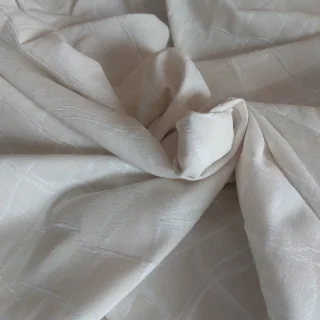 Tkanina zasłonowa kremowa w delikatny wzór 150 cm