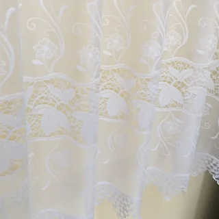 Firanka żakardowa 150 cm w drobne kwiatki i listki na markizecie