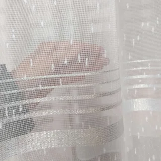 Przejrzysta markizeta typu deszczyk z drobnym pionowym wzorem