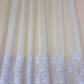 Firanka z haftowanym dołem 150 cm - lekka markizeta z roślinnym ornamentem
