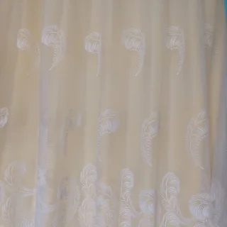 Firanka z piórami 160 cm z dekoracyjnym dołem