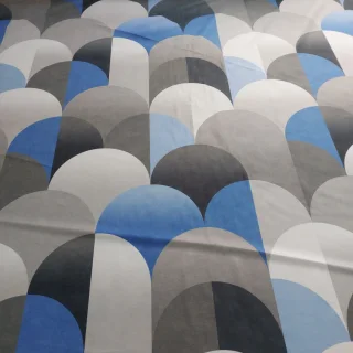 Tkanina zasłonowa velvet szaro-niebieska wzór 3D 150 cm