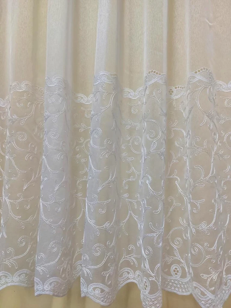 Bílá Markizeta vyšívaná záclona · Ref. 208
