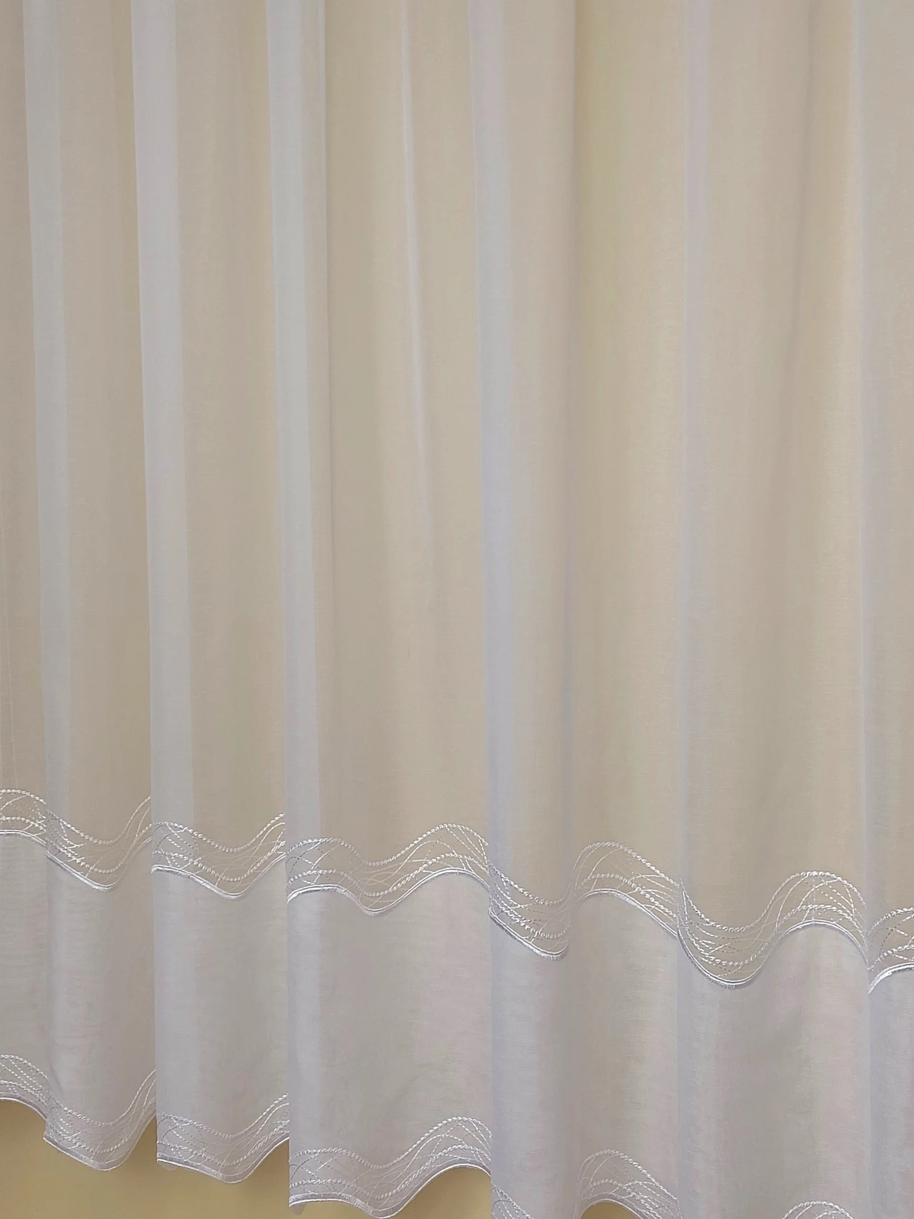 Batist vyšívaná záclona · Ref. 236